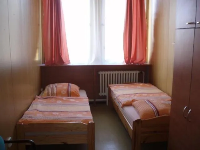 Hostel Monty Ricany (Central Bohemian)